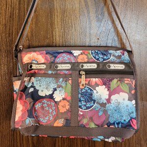 NEW w/o tags Lesportsac Deluxe Shoulder Satchel Floral Print - Includes pouch!